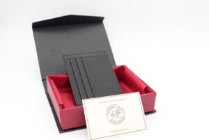 Cardo-Mini Lava Saf BL_0BoxStehend Cardo Saffiano Leder